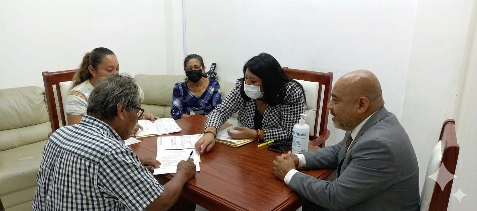 Equipo de Gestoría Legal trabajando eficientemente